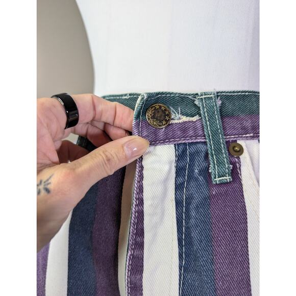 Vintage Striped Shorts - Picture 4 of 5